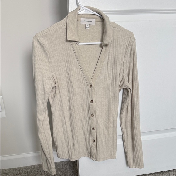 Banana Republic Tops - Banana Republic Light Beige Knit Top